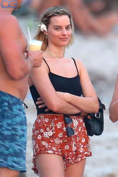 margot robbie hot boobs|Margot Robbie strips down to her bikini for wild 4th of July ...